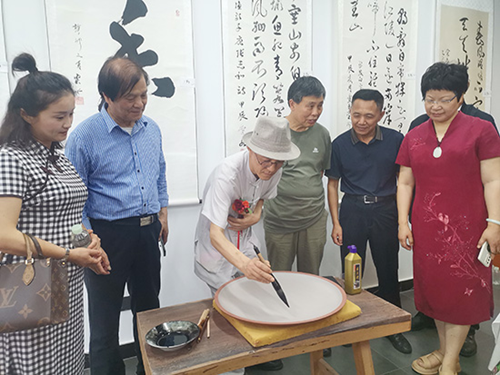 江苏宜兴陶润云水蒋立峰书法作品展暨蒋立峰书法紫砂创作基地揭牌(图3)